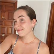 Estudiante de Periodismo y Comunicación Audiovisual que ofrece clases de inglés y repaso para alumnos de primaria.